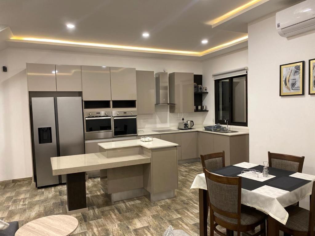 24 Roma Aparthotel Lusaka Exteriör bild