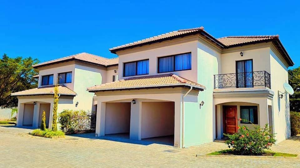24 Roma Aparthotel Lusaka Exteriör bild