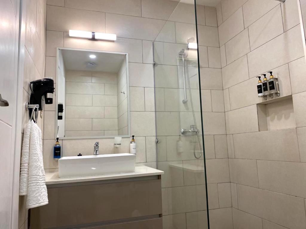 24 Roma Aparthotel Lusaka Exteriör bild